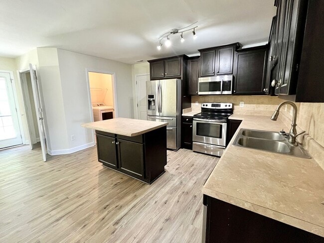 Building Photo - 3Bedroom Avail in Carolina Plantation!