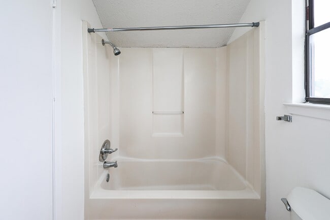 Building Photo - 102 St Pierre Ln