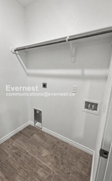 Building Photo - 737 Freedom Cir