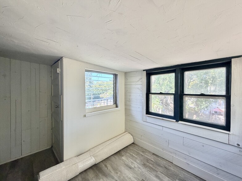 Building Photo - 1838 Spohn Ave