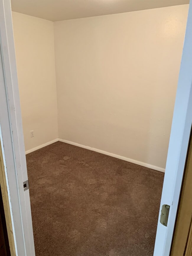 Building Photo - 3895 Kitt Dr