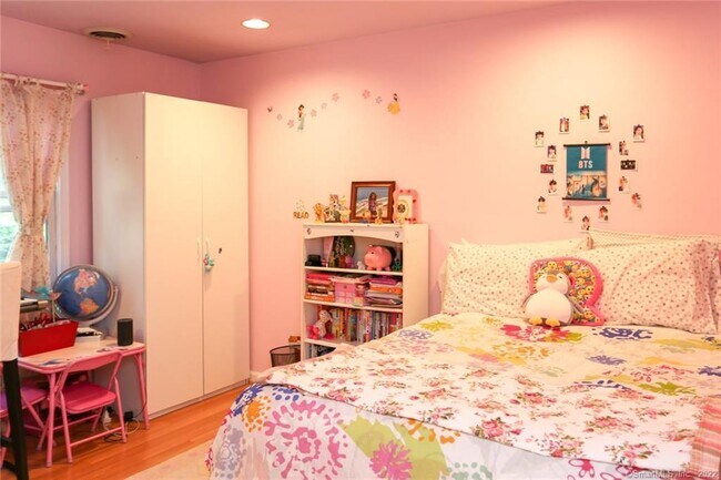 Building Photo - 431 Glenbrook Rd