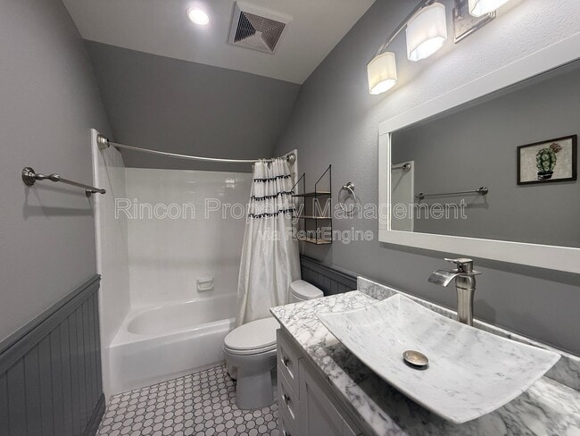 Building Photo - 911 Rawhide Pl