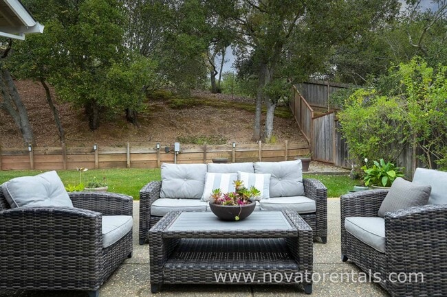 Building Photo - 44 Trish Dr