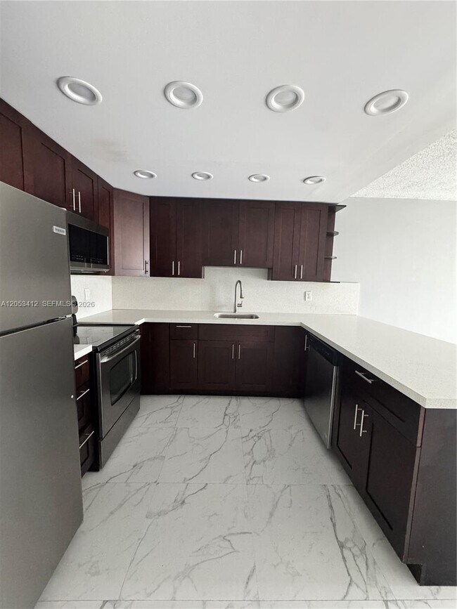 Building Photo - 6930 Miami Gardens Dr
