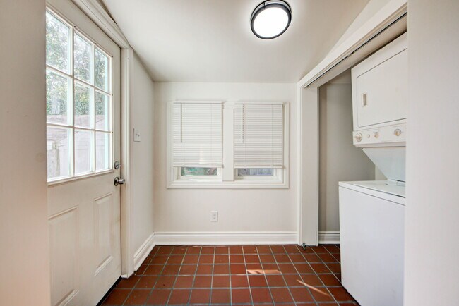 Building Photo - 1132 W Eufaula St