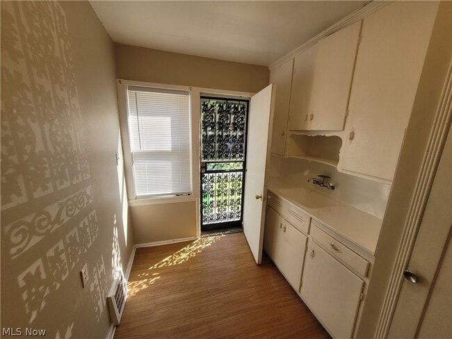 Building Photo - 255 E 250th St