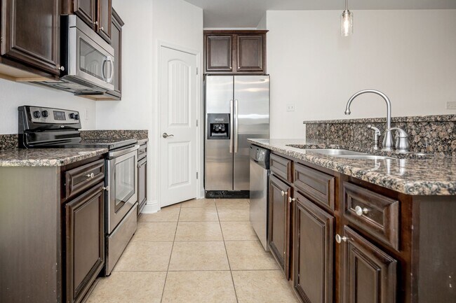 Building Photo - Charming Home Move-in Ready!