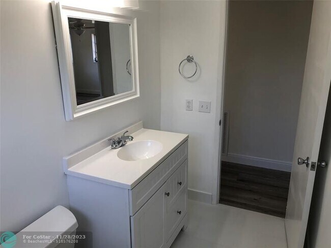 Building Photo - 807 SE 9th Terrace