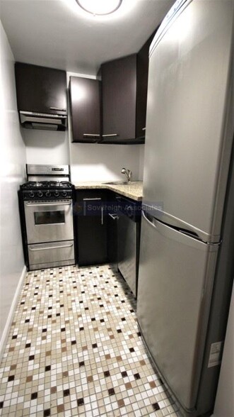 Building Photo - 163 W 73rd St