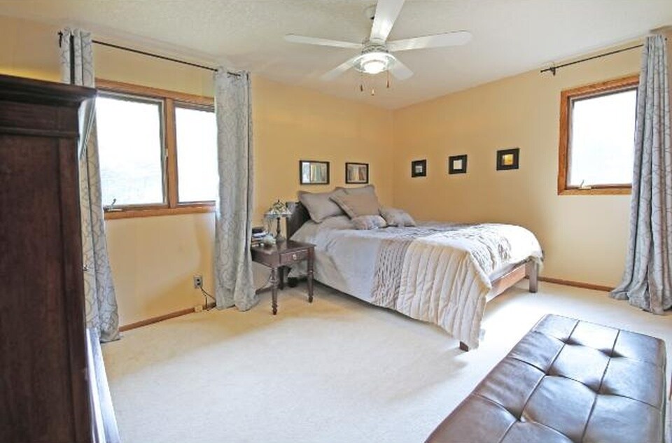 Master bedroom with attached Master bath. - 5813 Tracy Avenue