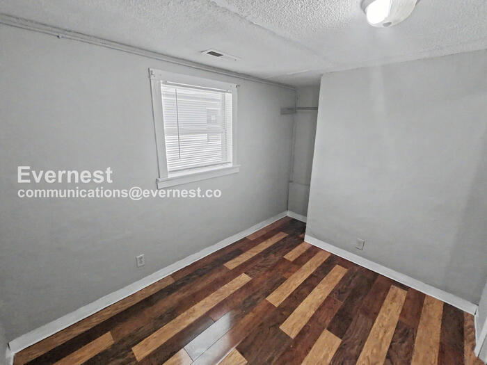 Building Photo - 1924 Blackford St