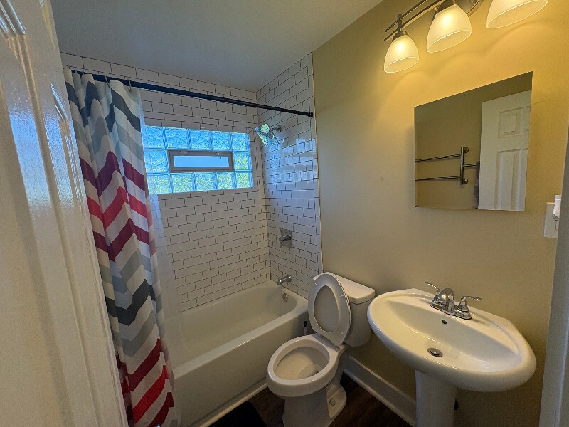 Building Photo - 2026 Penrose Dr