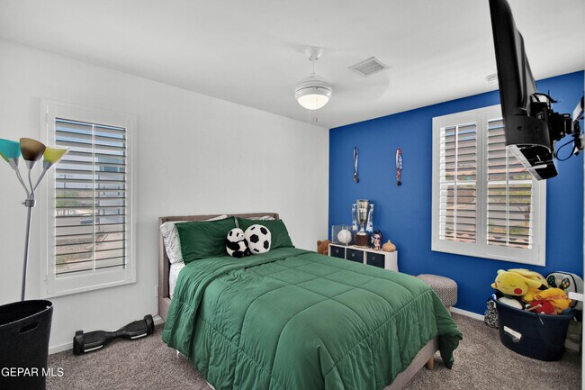 Building Photo - 4200 Camelot Heights Dr