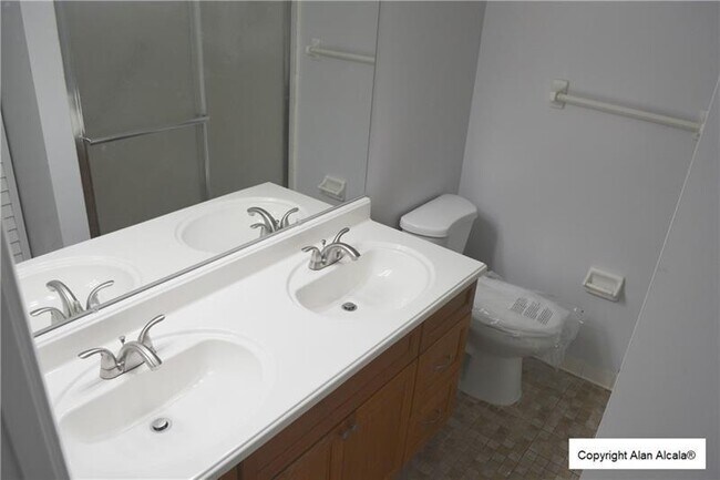 Building Photo - 709 Gardens Dr