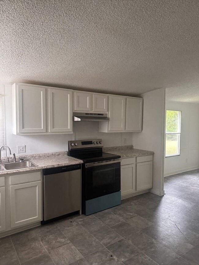 Building Photo - RENTAL HOME 3BD/2BTH