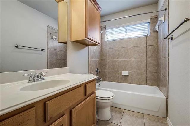 Building Photo - 5529 Crimson Oaks Dr