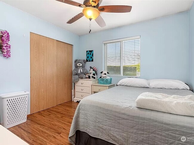 Building Photo - 2296 James Cir