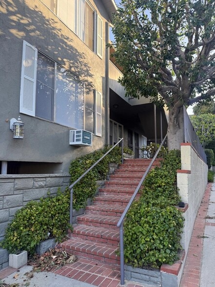 Building Photo - 1940 S Beverly Glen Blvd