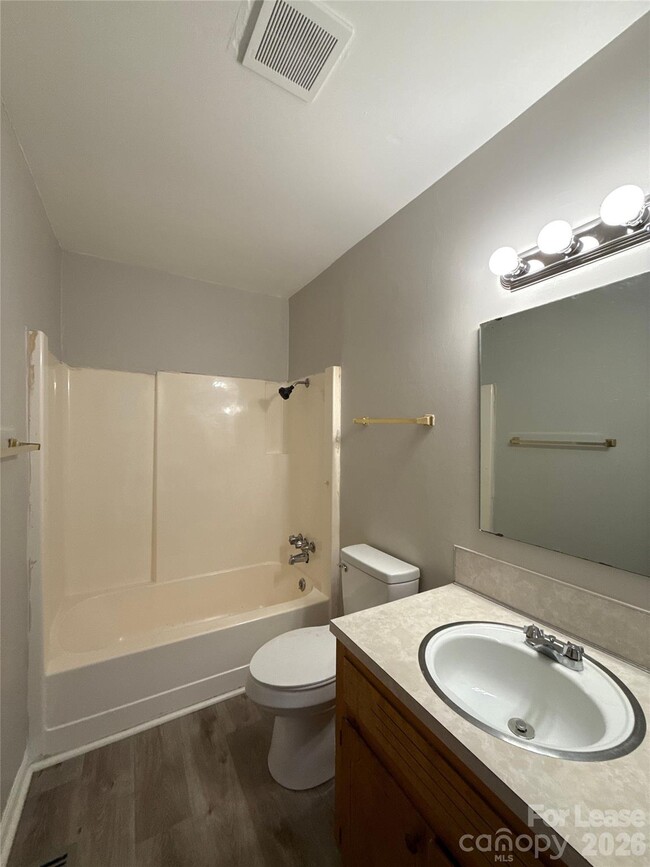 Building Photo - 409 Hawley Ave