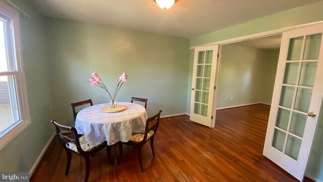Building Photo - 642 Parkland Pl