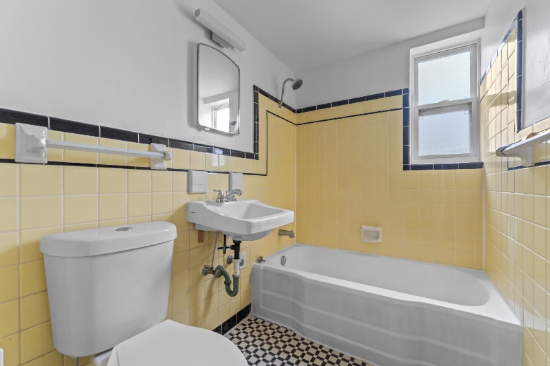 Building Photo - 306 Lakeview St