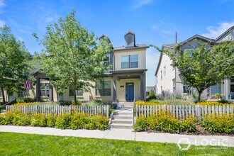 Building Photo - Beautiful Townhome in Amazing Location.
