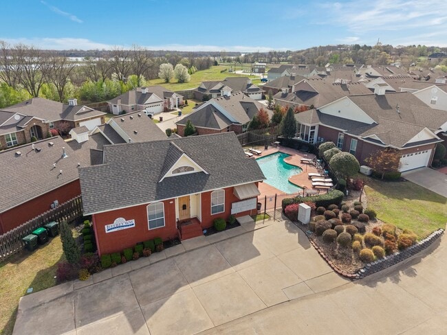 Building Photo - 17 Jeffrey Way