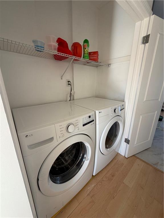 Building Photo - 2554 Cropsey Ave