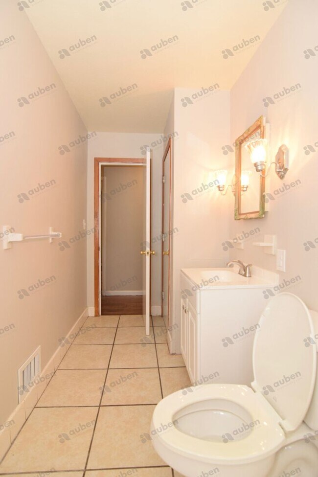Building Photo - 3 Bed/2 Bath in Quiet Cul-de-Sac