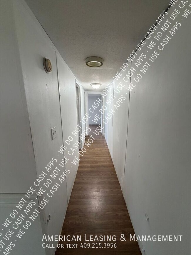 Building Photo - 102 Hornet Ln