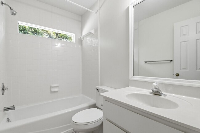 Building Photo - Wilmington Island Home for Lease