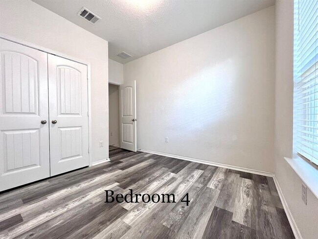 Building Photo - 7900 Crystalbrook W