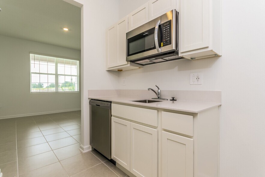 Building Photo - 2039 Hemingway Cir