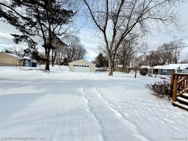 Building Photo - 49 Hovey St