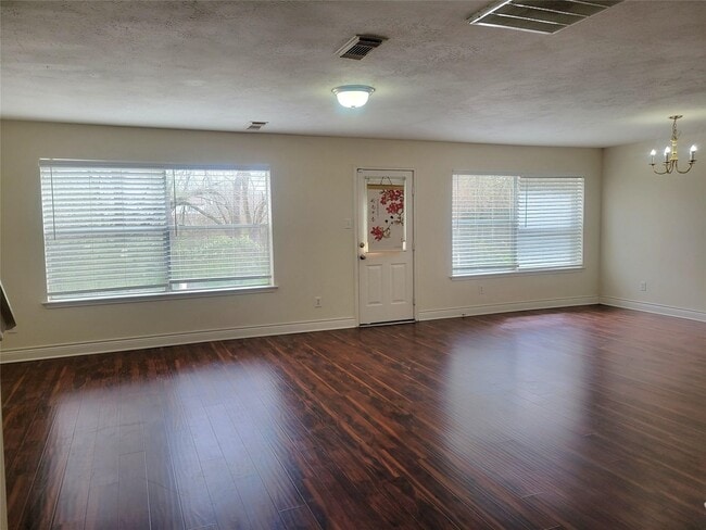 Building Photo - 8126 Golf Green Cir