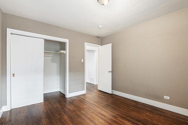 Building Photo - Spacious 3 bed 2 bath home in Denver