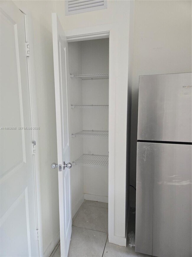 Building Photo - 490 NE 12th St