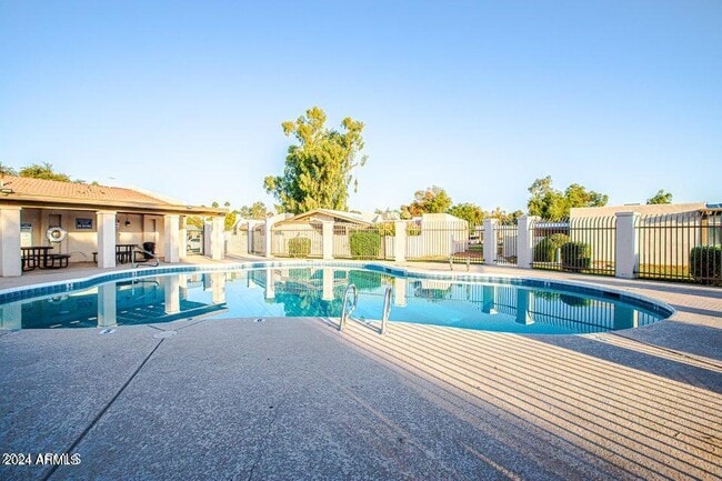 Building Photo - 2130 W Camino St