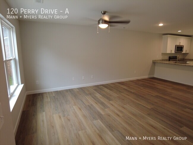 Building Photo - 120 Perry Dr