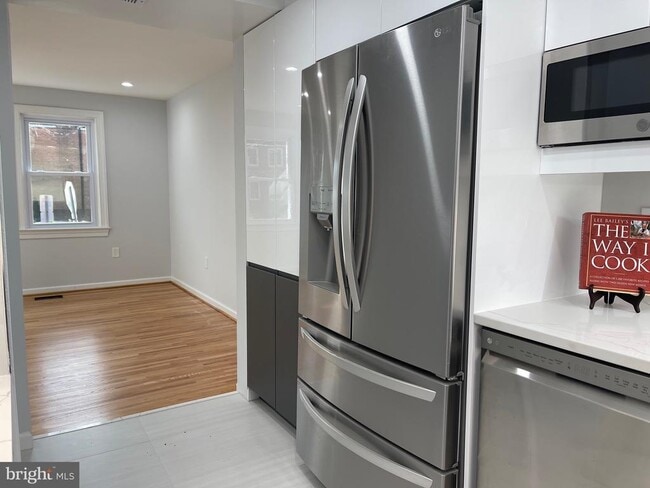 Building Photo - 519 G St SW