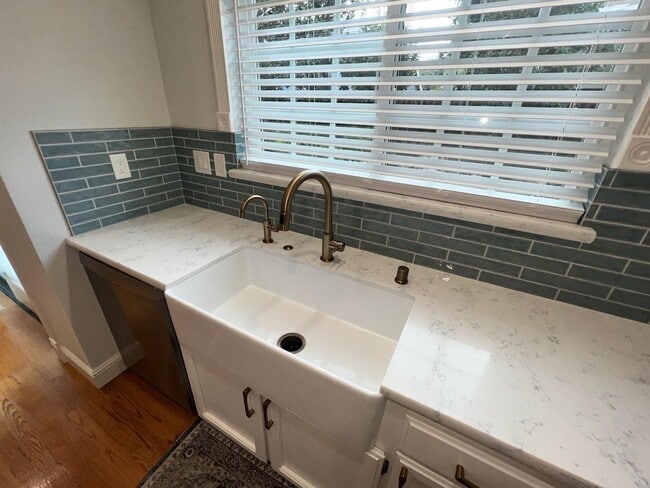 Building Photo - 15925 El Pajaro Ct