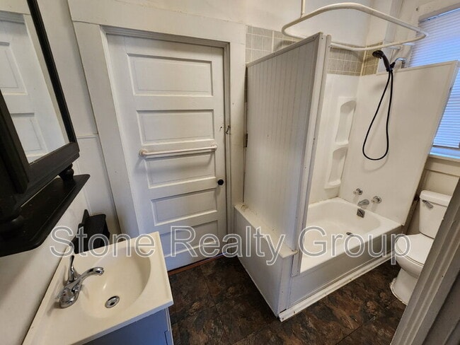 Building Photo - 1021 S 18th St