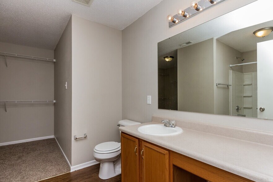 Building Photo - 9160 Middlebury Way