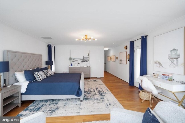 Building Photo - 5837 River Dr