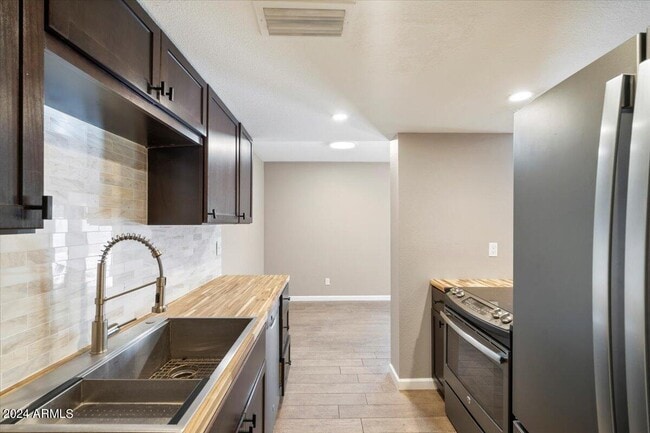 Building Photo - 7810 E Keim Dr