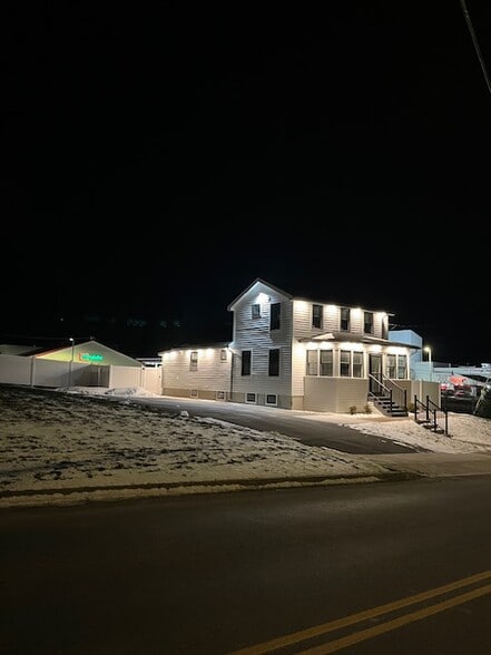 Building Photo - 112 Thurber St