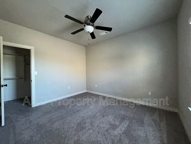 Building Photo - 3205 SW Hillstone Ave