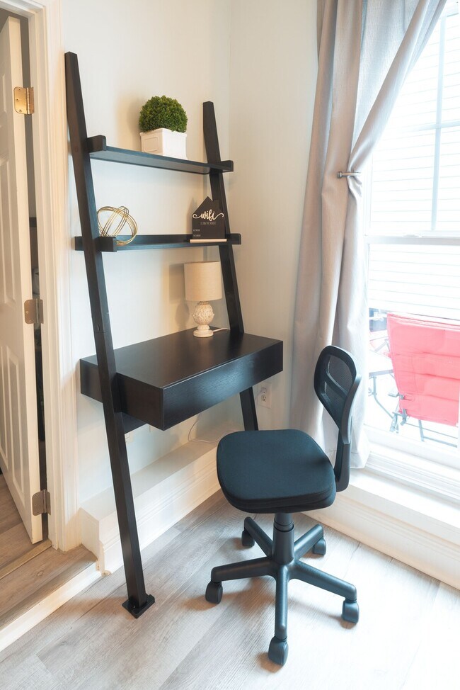 Building Photo - 4010 Laurel St