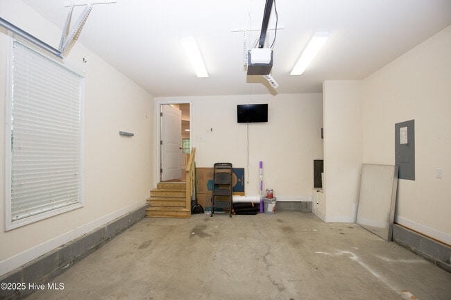 Building Photo - 104 Pine Hawk Dr